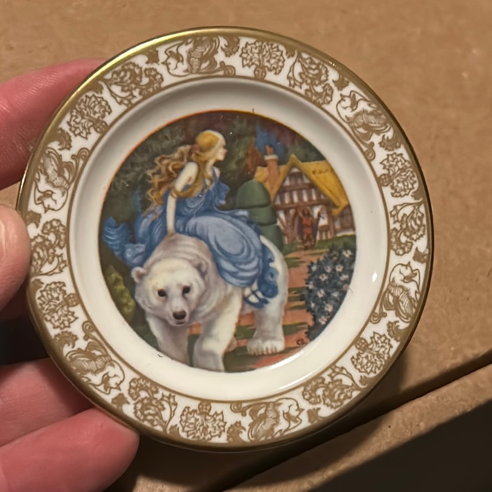 Franklin porcelain. East of the Sun and West of the Moon plate .  3”